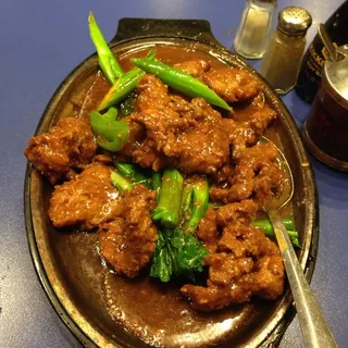 Sizzling Steak with Chinese Broccoli in Oyster Sauce