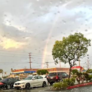 It was raining n I caught a beautiful rainbow in front of restaurant, it was worth it bc the food was yummy.