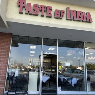 the outside of a restaurant