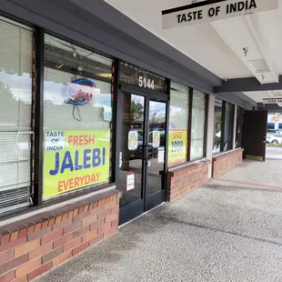 the outside of a restaurant