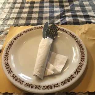 Nice tables and plate/silverware.