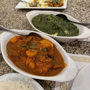 Chicken vindaloo and saag paneer