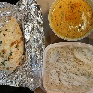 Chicken Korma, rice and garlic naan