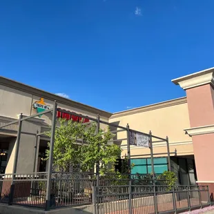 the outside of a restaurant