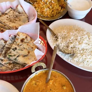 Saffron rice, curry, rice with lamb, mushroom and garlic Nann.