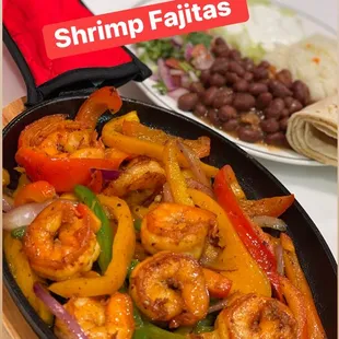 shrimp fajitas in a skillet