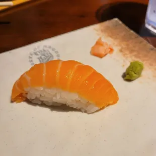 Salmon nigiri
