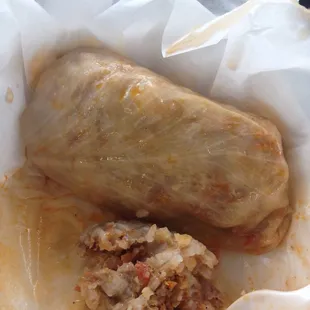 This us an amazing food truck!!!! Just ordered this cabbage rolls stuffed with meat and rice and it's amazing grace!!!!!