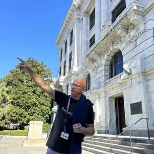 Raffle, our guide, in front of the Supreme Court.
