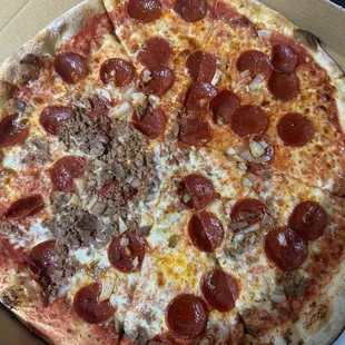 Taste of New York Cheese Pizza - Large 16" with Pepperoni, onions and Beef sausage