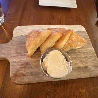 4 Piece Mini Cheese Pie w. Lemon Hummus