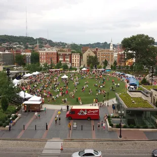 a crowd of people in a park