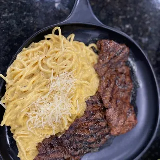 Tallarin a la Huancaina con Pollo a la Parrilla