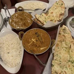 Chicken Bhuna / Chili and Garlic Naan