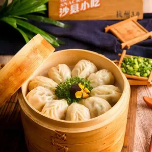 steamed dumplings in a bamboo container