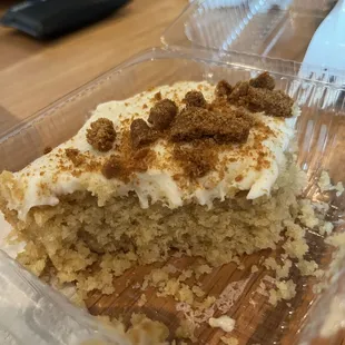 Vegan biscoff cake SO GOOD!!!