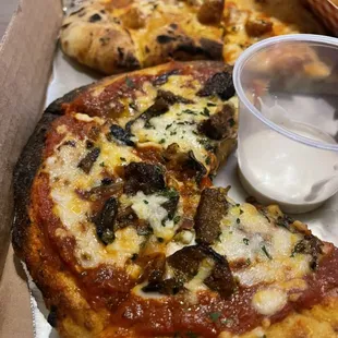 Spicy Sausage pizza Buffalo Chik'n