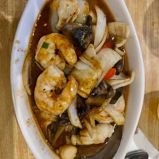 Mixed seafood hot oil stir fry