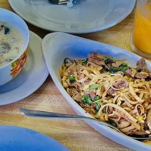 Green Curry Seafood Combo &amp; Beef Pad Ki Mao