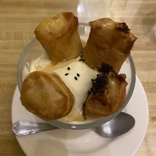 Mango ice cream with fried bananas