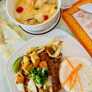 Tofu Pad Woon Sen &amp; Tom Kha Goong