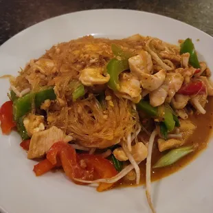 Singapore Style Noodle w/Chicken