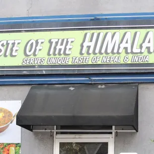 1. Samosa 2. Vegetable Pakauda 3. Papad 4. Chicken Choila 5. Lamb Choila 5. Lamb Choila 6