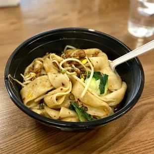 Hot Oil Pulled Noodle with Pork