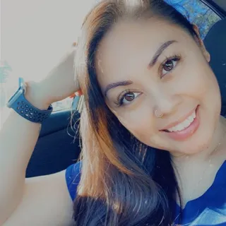 Ella T.