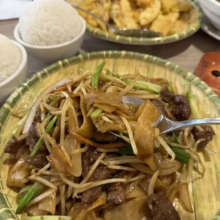 K5. / Beef Chow Fun