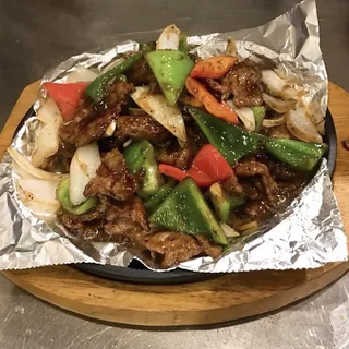 F4. / Sizzling Black Pepper Beef
