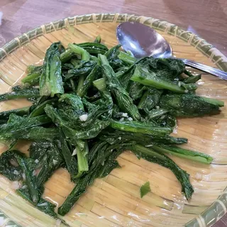 I8. / Stir-Fried Chinese Greens w/ Garlic