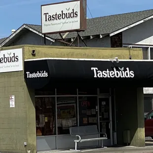 the outside of a restaurant