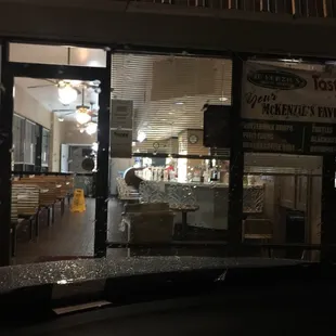 the outside of a restaurant