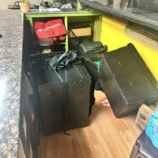 Not catered to dine in, their system was half working. Not clean.