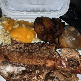 red snapper combo with 2 sides and beef patty tell me they give me 2 red snapper fishes!!!!Y&apos;all order now food is valid!!!