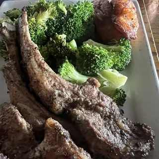 Off Di Chops - 1/2 Rack of Lamb 2 Sides