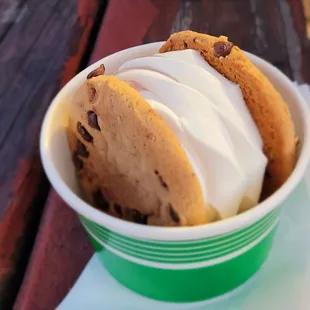 Swirl chocolate chip sandwich cookie