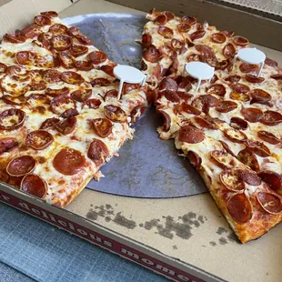 We already ate the pizza after going back and forth with the owner! Now does that look like half pep and half sausage/mushrooms