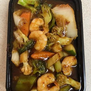 shrimp, broccoli, and other vegetables