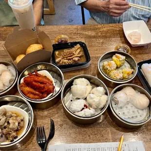 Dine in is served with the dim sum steam trays. Came mid week and got our food within 15 minutes after ordering (08.2022)