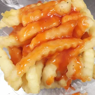 Fries with mumbo sauce is a great match