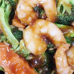 Juicy jumbo shrimp with broccoli