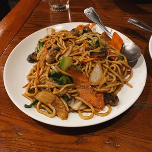 Vegetable lo mein