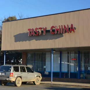 a tasty china sign on the side of a building