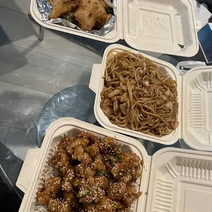 chicken wings and fried chicken, fried chicken, chicken, chicken wings, bbq wings, bbq chicken, fried chicken wings, poultry, food