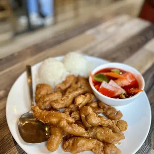 L20. Sweet &amp; Sour Chicken Lunch (sauce on the side) was yummy and hit the spot!