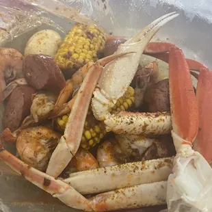 A. 1/2 lb. Snow Crab and 1/2 lb. Shrimp (No Head) Combo