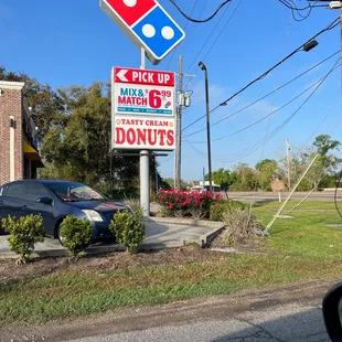 a sign for a pizza place