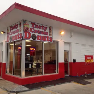 the outside of a restaurant